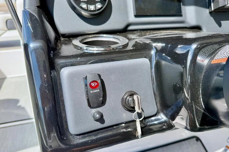 Slide: The Image of Control panel of 2025 Yamaha Boats AR195 with blower switch and ignition key. - 24