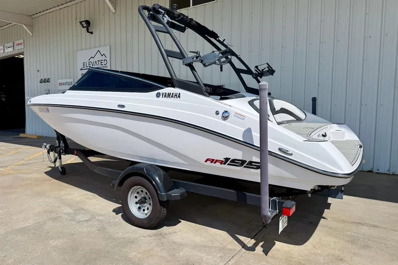 Slide: The Image of 2025 Yamaha Boats AR195 on trailer, parked outside a building. - 3
