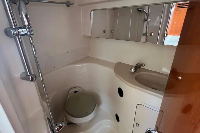 Slide: The Image of 2002 Sea Ray 360 Sundancer Head - 25