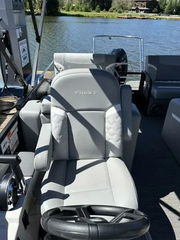 Slide: The Image of Crest Classic 240 SLRC Tritoon 2025 - 9