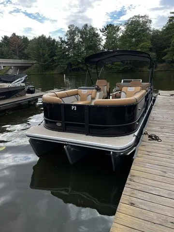 Slide: The Image of Crest Classic 240 SLSC Tritoon 2025 - 4