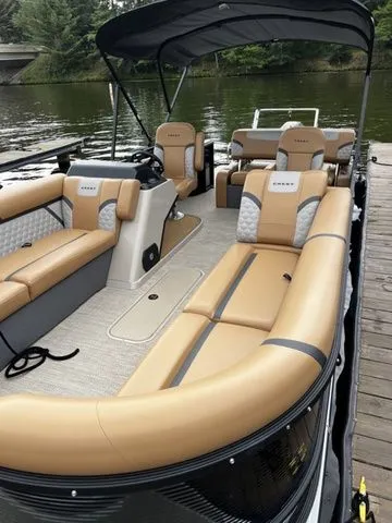 Slide: The Image of Crest Classic 240 SLSC Tritoon 2025 - 6