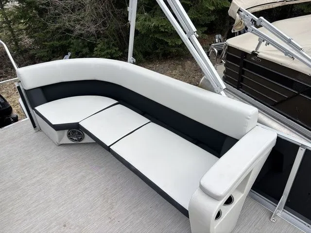 Slide: The Image of Harris Breeze 230 CW 2024 - 10