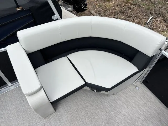 Slide: The Image of Harris Breeze 230 CW 2024 - 11