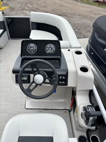 Slide: The Image of Harris Breeze 230 CW 2024 - 12