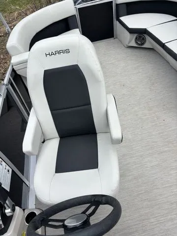 Slide: The Image of Harris Breeze 230 CW 2024 - 13