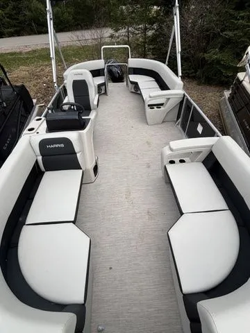 Slide: The Image of Harris Breeze 230 CW 2024 - 7