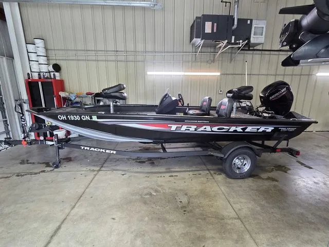 The Image of Tracker Pro Team 175 2025 - 1