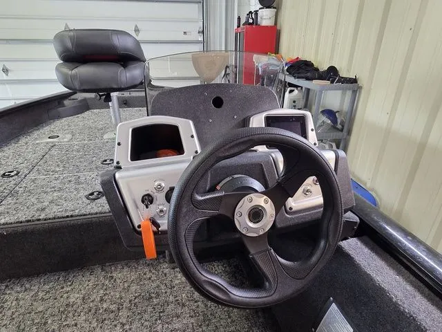 Slide: The Image of Tracker Pro Team 175 2025 - 11