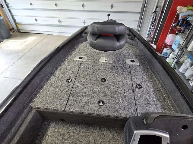 Slide: The Image of Tracker Pro Team 175 2025 - 15