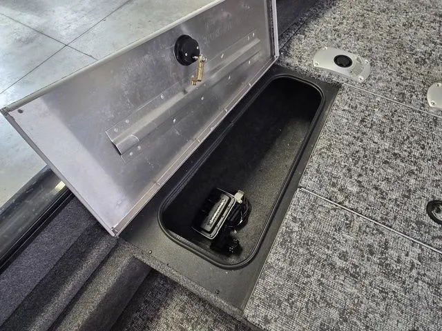 Slide: The Image of Tracker Pro Team 175 2025 - 17