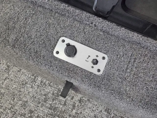 Slide: The Image of Tracker Pro Team 175 2025 - 21