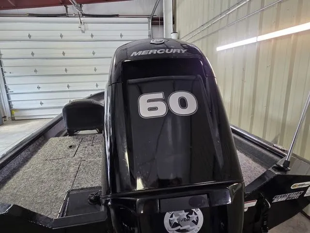 Slide: The Image of Tracker Pro Team 175 2025 - 5