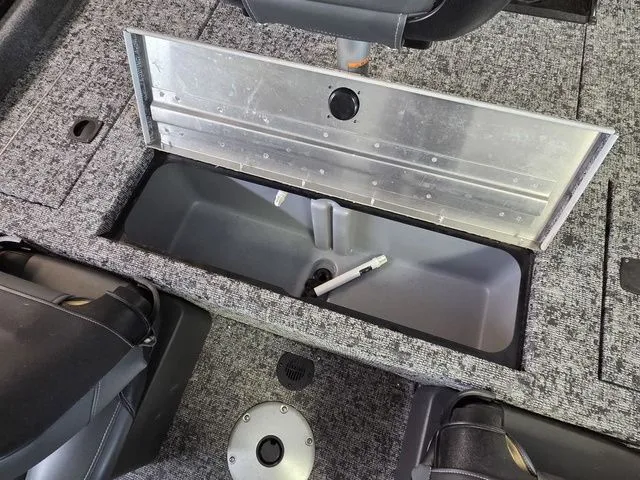 Slide: The Image of Tracker Pro Team 175 2025 - 7