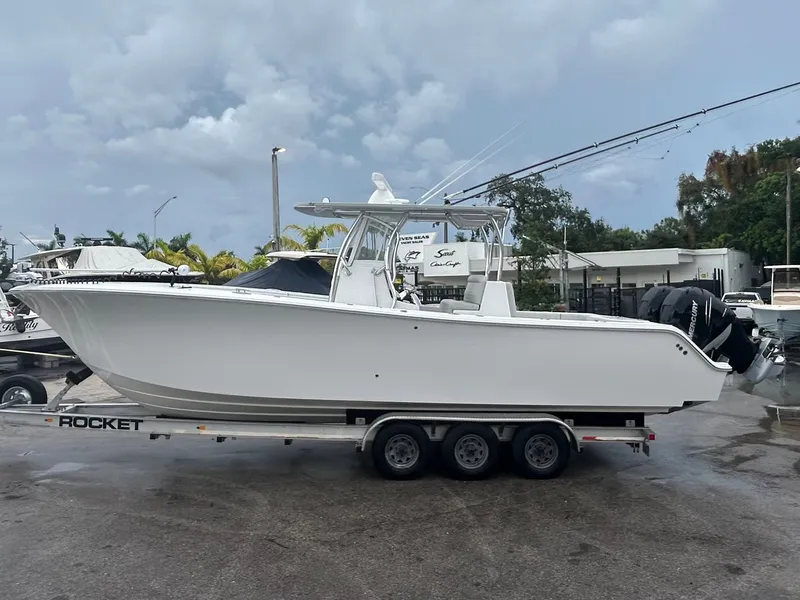 The Image of Front Runner 33 Center Console 2022 - 0