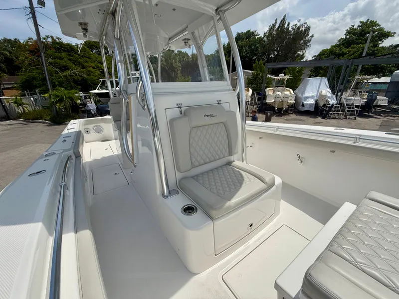 Slide: The Image of Front Runner 33 Center Console 2022 - 15