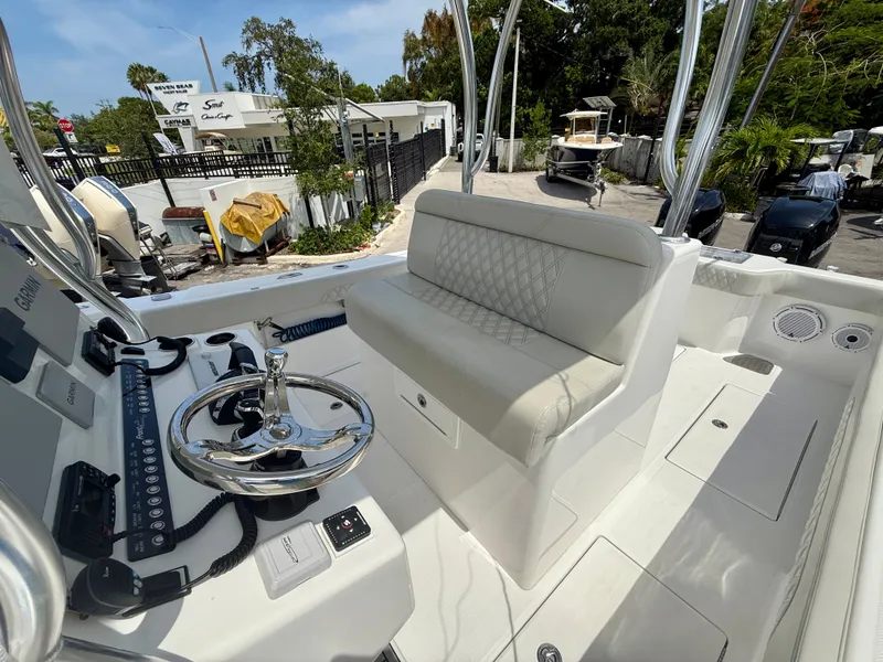 Slide: The Image of Front Runner 33 Center Console 2022 - 2