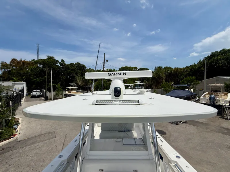 Slide: The Image of Front Runner 33 Center Console 2022 - 23