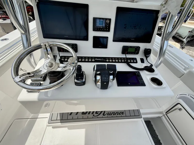 Slide: The Image of Front Runner 33 Center Console 2022 - 5