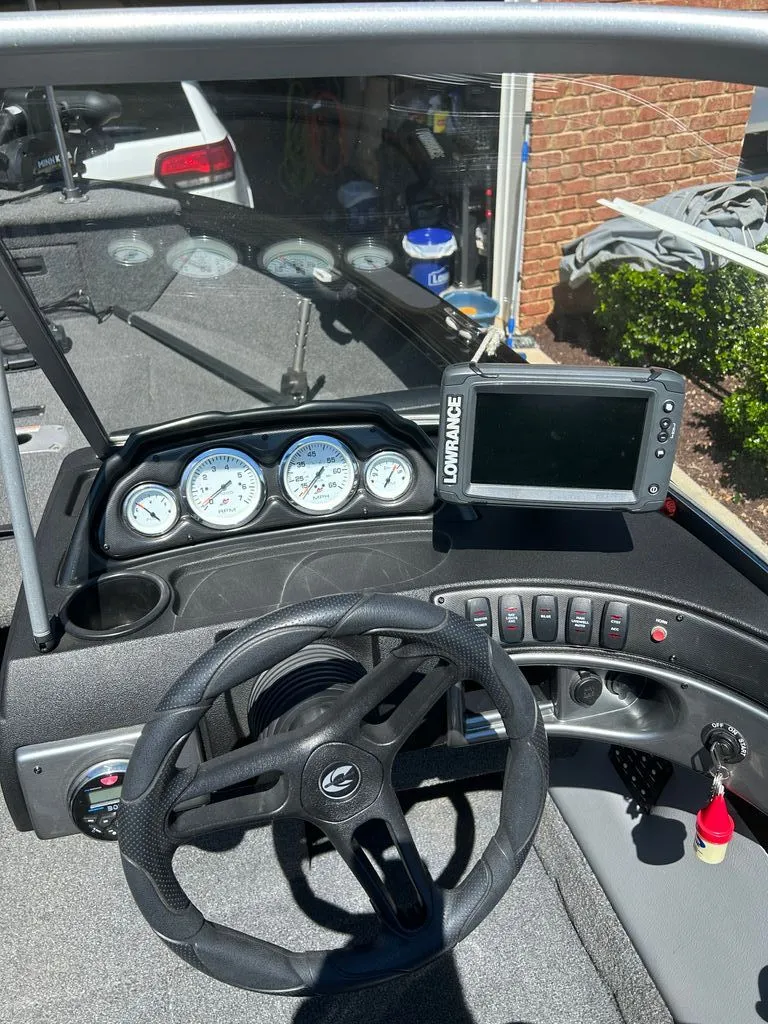 Slide: The Image of Crestliner 1750 Super Hawk 2020 - 8