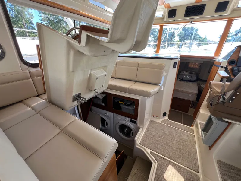 Slide: The Image of Ranger Tug 43 CB 2022 - 31