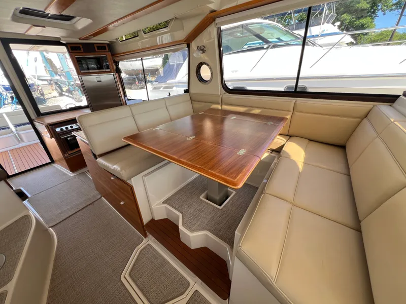 Slide: The Image of Ranger Tug R-43 CB 2022 - 15