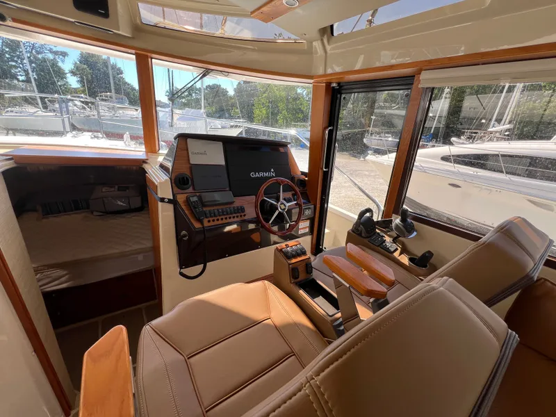 Slide: The Image of Ranger Tug R-43 CB 2022 - 17