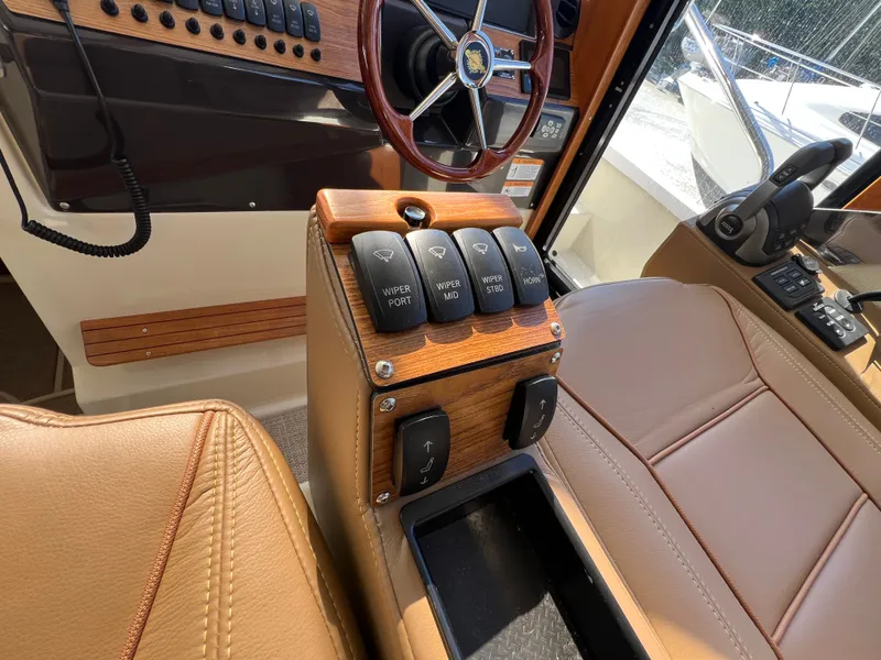 Slide: The Image of Ranger Tug R-43 CB 2022 - 20