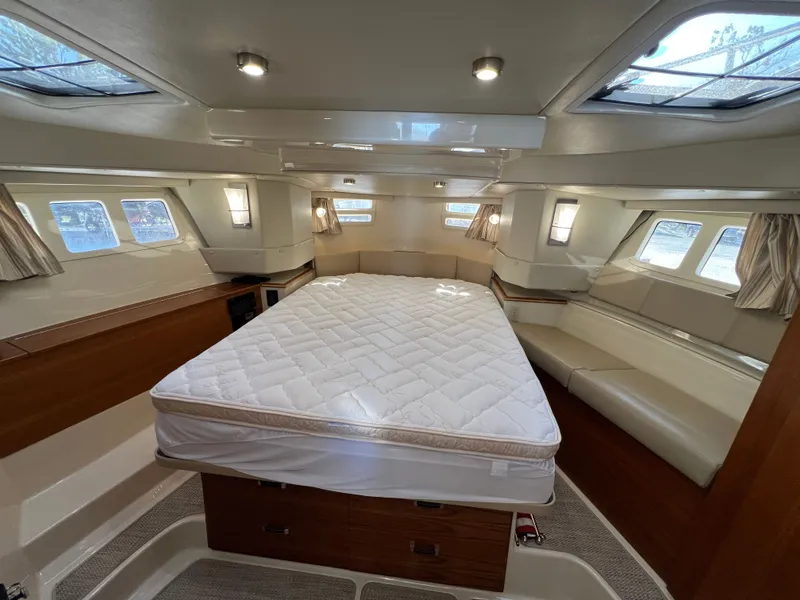 Slide: The Image of Ranger Tug R-43 CB 2022 - 26