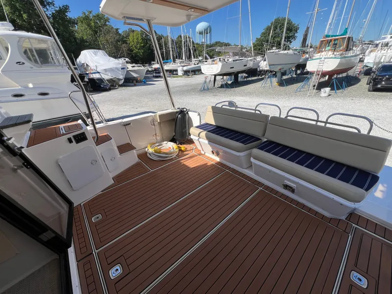 Slide: The Image of Ranger Tug R-43 CB 2022 - 7