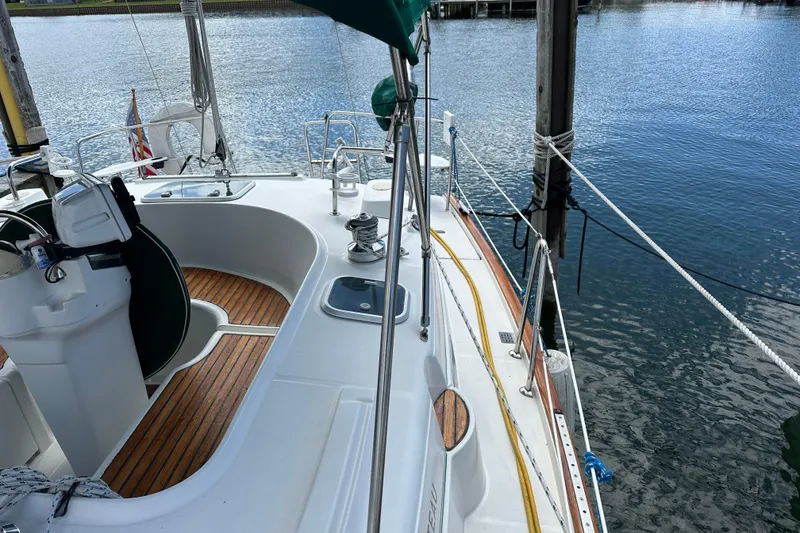 Slide: The Image of 2000 Beneteau Oceanis 36 CC sailboat docked, featuring a spacious cockpit and teak decking. - 17