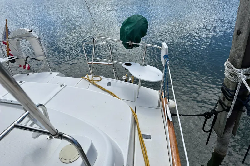 Slide: The Image of Beneteau Oceanis 36 CC sailboat deck, docked, with water view, year 2000 model. - 18