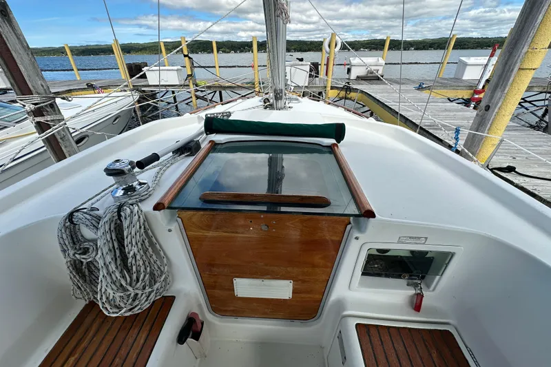 Slide: The Image of Cockpit view of 2000 Beneteau Oceanis 36 CC sailboat docked by the lake. - 21