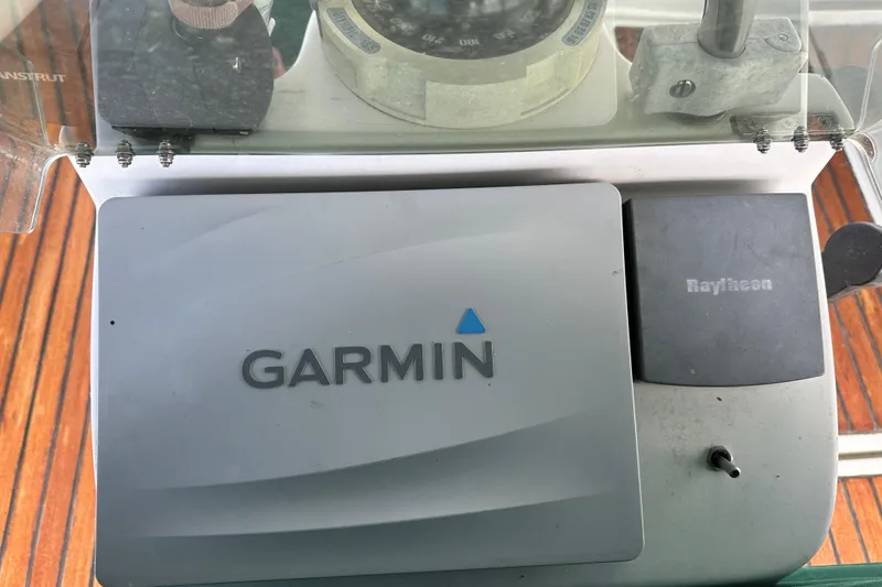 Slide: The Image of Garmin and Raytheon navigation equipment on 2000 Beneteau Oceanis 36 CC yacht. - 26
