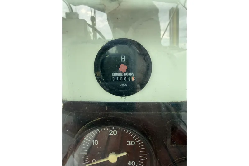 Slide: The Image of Engine hour meter on 2000 Beneteau Oceanis 36 CC, displaying 1069 hours. - 51