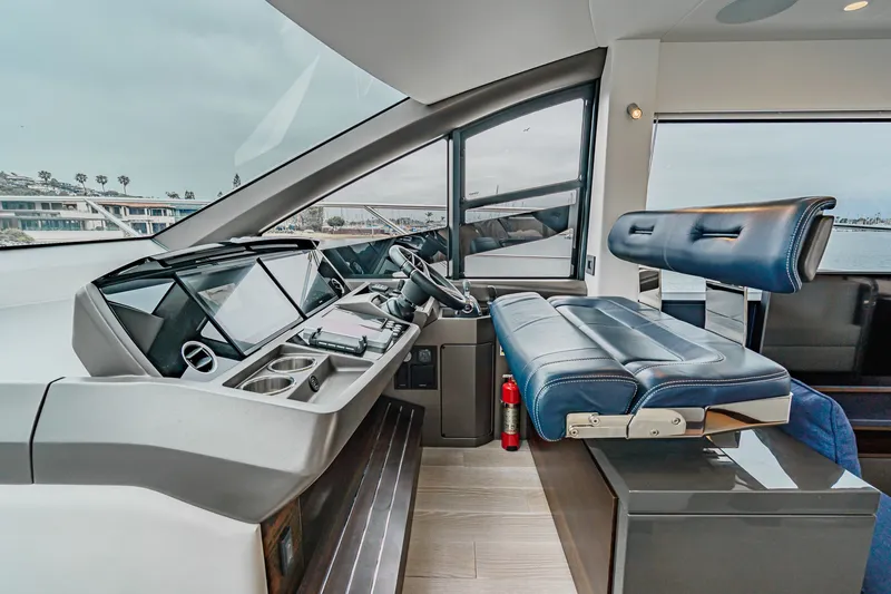 Slide: The Image of Sunseeker Manhattan 55 2021 - 55