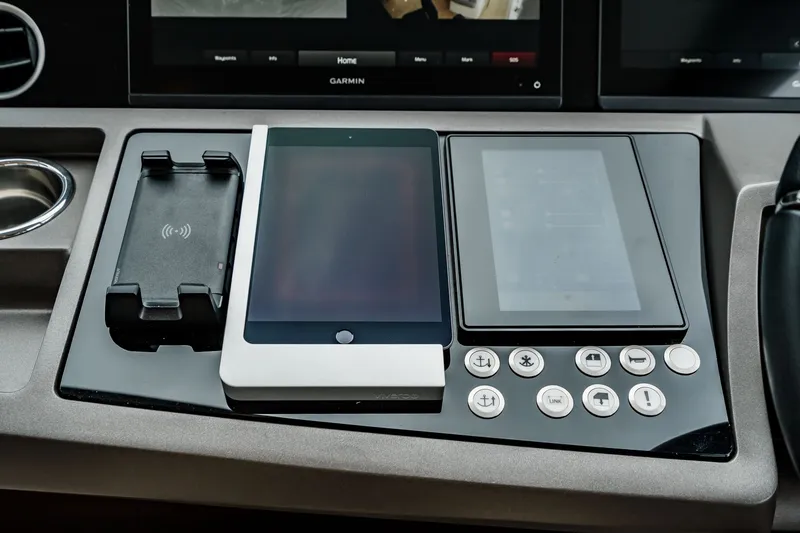 Slide: The Image of Sunseeker Manhattan 55 2021 - 59