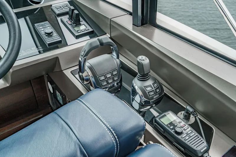 Slide: The Image of Sunseeker Manhattan 55 2021 - 60