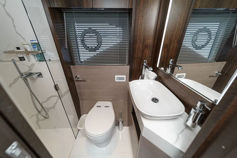 Slide: The Image of Sunseeker Manhattan 55 2021 - 67