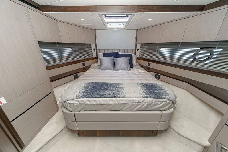 Slide: The Image of Sunseeker Manhattan 55 2021 - 68