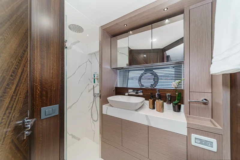 Slide: The Image of Sunseeker Manhattan 55 2021 - 70