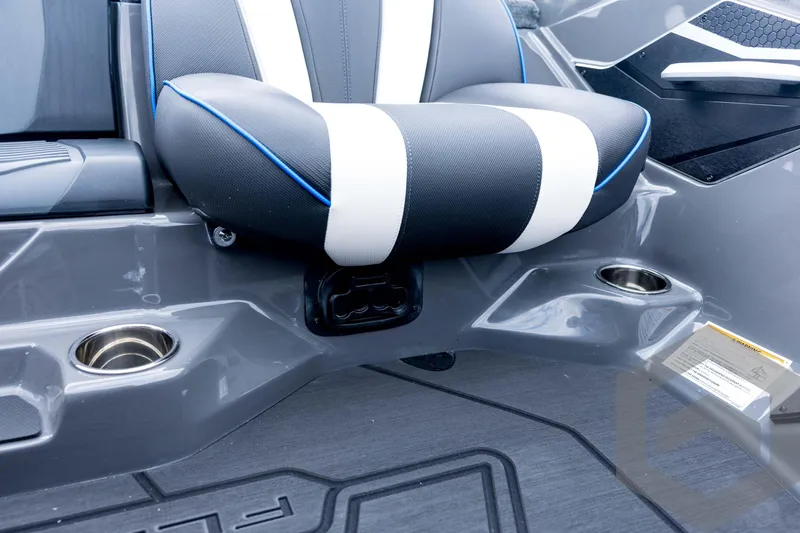 Slide: The Image of Skeeter FXR21 FLEX 2026 boat seat with cup holders and sleek design. - 62
