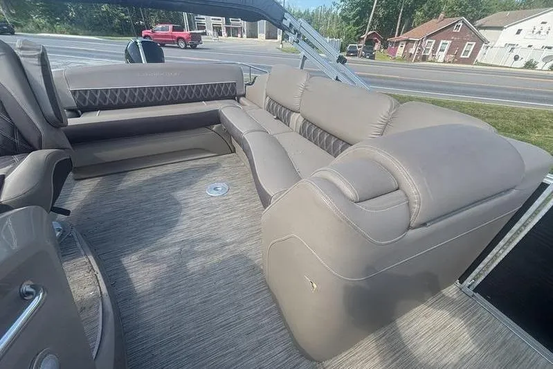 Slide: The Image of 2020 Bennington 25 RSB pontoon boat interior with plush seating and modern design. - 9