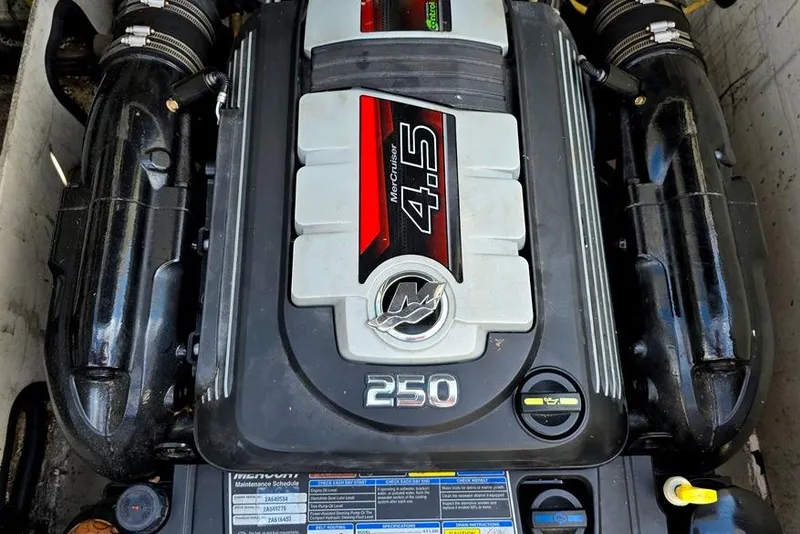 Slide: The Image of 2019 Bayliner VR5 Bowrider I/O engine, MerCruiser 4.5L, 250 horsepower. - 17