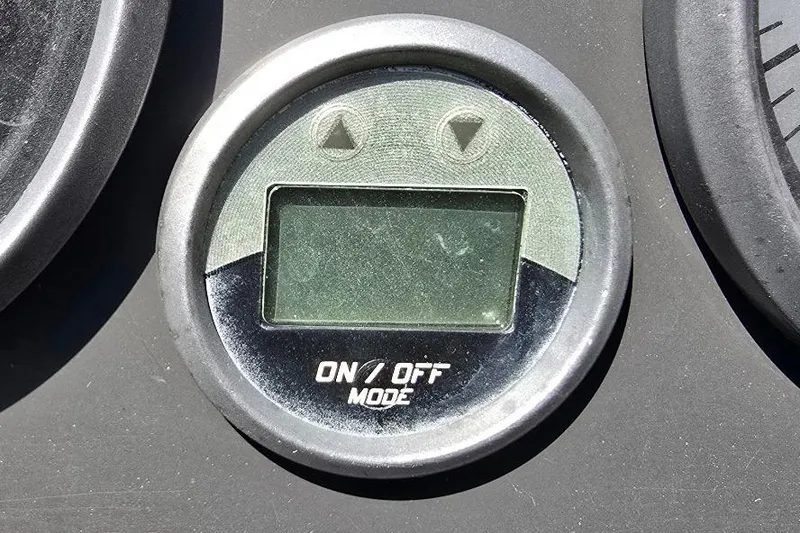 Slide: The Image of Digital display panel on 2019 Bayliner VR5 Bowrider I/O boat dashboard. - 20