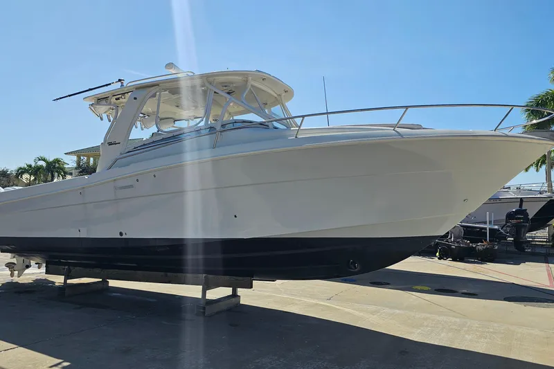 Slide: The Image of 2008 Hydra-Sports Vector 3500 VX boat on display, sunny day, palm trees in background. - 14