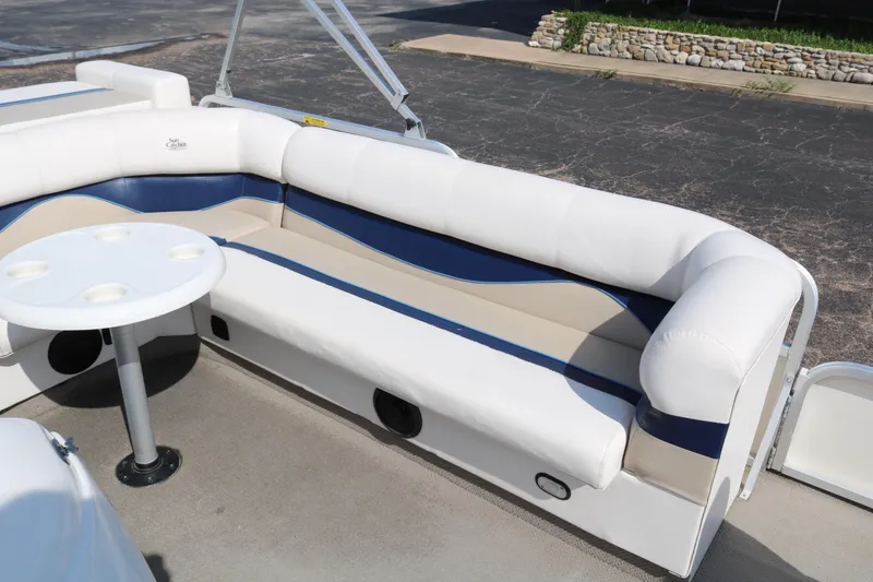Slide: The Image of 2005 G3 SunCatcher LX 22 Fish & Cruise boat interior with white seating and table. - 15
