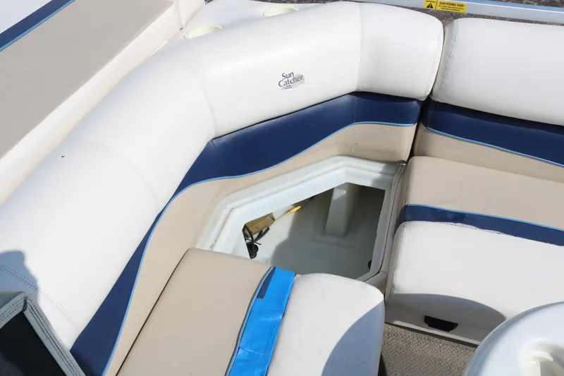 Slide: The Image of 2005 G3 SunCatcher LX 22 Fish & Cruise boat seating with storage compartment. - 19