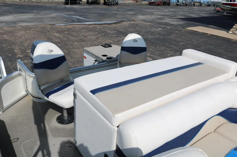 Slide: The Image of 2005 G3 SunCatcher LX 22 Fish & Cruise boat interior with seating and storage. - 20