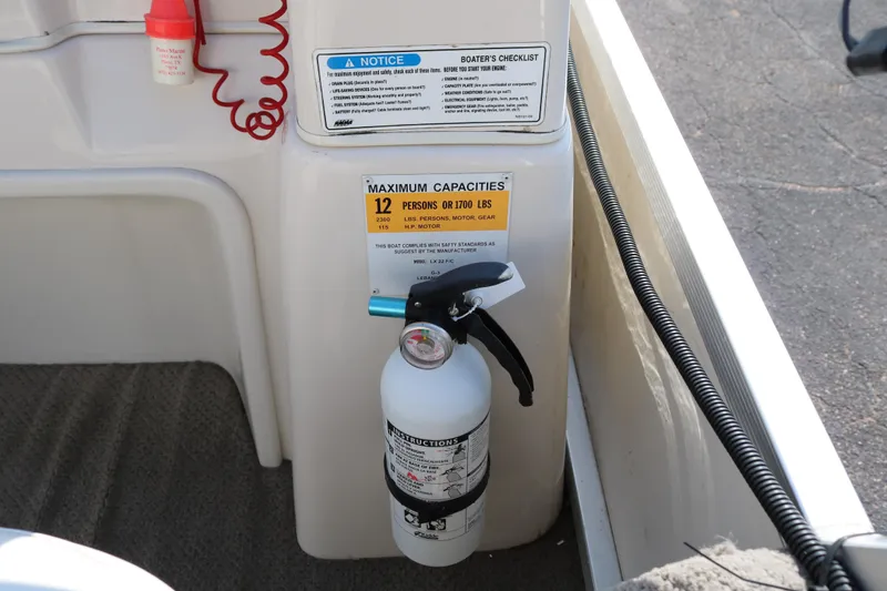 Slide: The Image of Fire extinguisher and capacity notice on 2005 G3 SunCatcher LX 22 Fish & Cruise boat. - 28